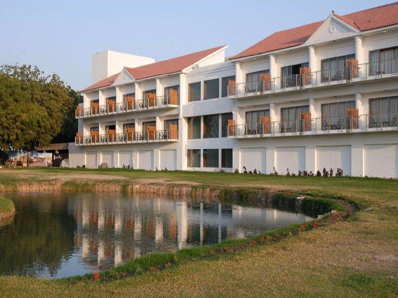 אחמדאבאד Club Mahindra Kensville Golf Resort מראה חיצוני תמונה